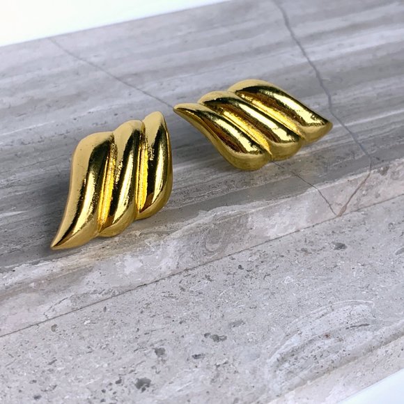 NEW~ Anthropologie Adina Eden Solid Triple Wave On The Ear Stud Gold Earring - Picture 5 of 8